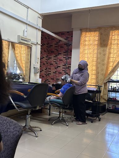 pusat kecantikan & gunting rambut